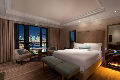 Grand Deluxe, Guest room, 1 King, Balcony