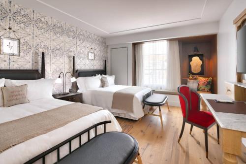 Guest room, 2 Queen, City view