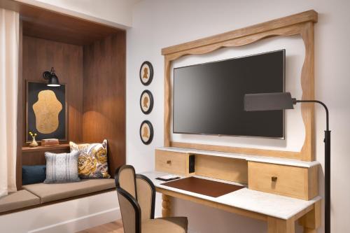 Guest room, 2 Queen, City view