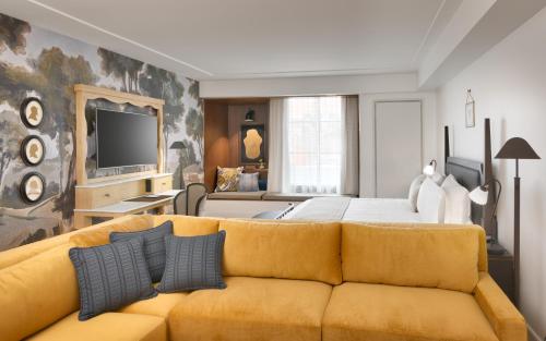 1 Bedroom Suite, 1 King, City view