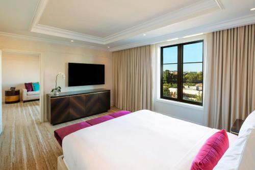 St. Regis Suite, Suite, 1 King, Alternate bed: sofa bed