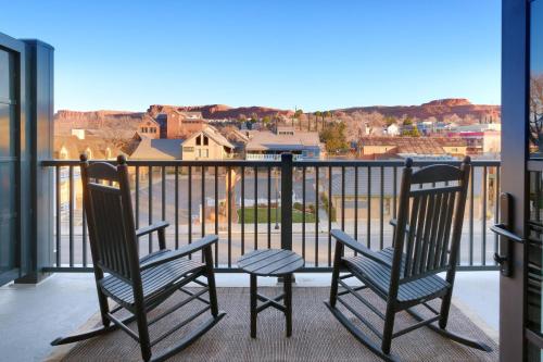 King Balcony, Guest room, 1 King, City view, Balcony