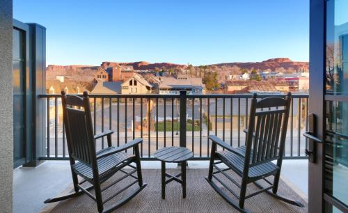 King Balcony, Guest room, 1 King, City view, Balcony