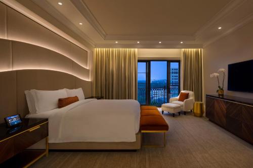 Empire Suite, Presidential Suite, City view, Balcony