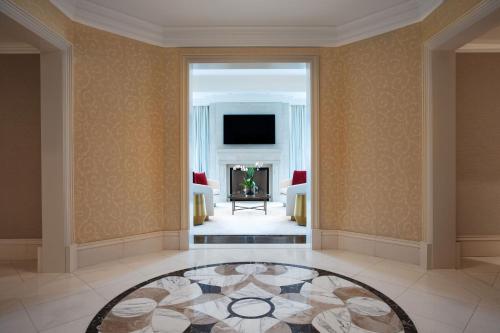 Empire Suite, Presidential Suite, City view, Balcony