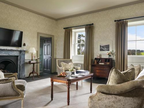 Fairmont Rose Garden Suite
