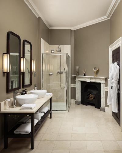 Fairmont Rose Garden Suite