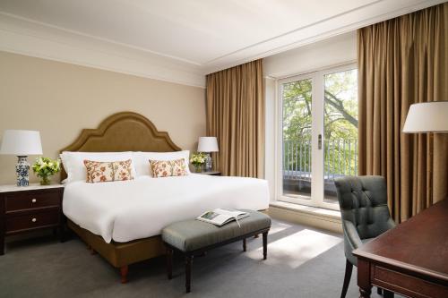 Fairmont Signature Garden Suite