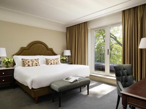 Fairmont Signature Garden Suite