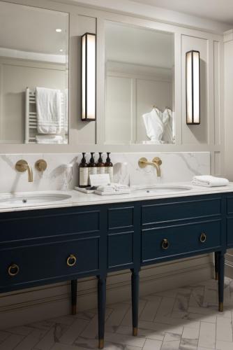 Superior Stateroom House