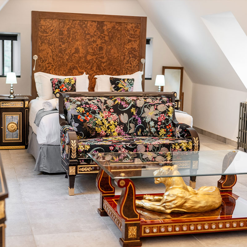 Champagne Suite Coach House