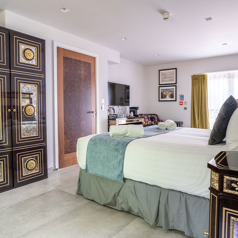 Superior Accessible Deluxe Room Coach Ho