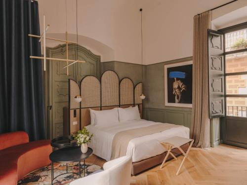 Deluxe Double or Twin Room with City View