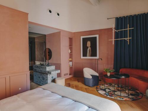 Deluxe Double or Twin Room with City View