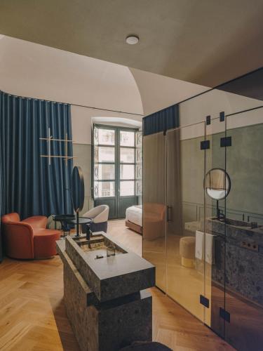Deluxe Double or Twin Room with City View