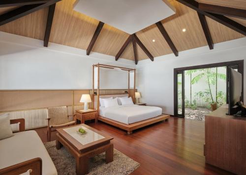 Wellbeing Seafront Pool Villas
