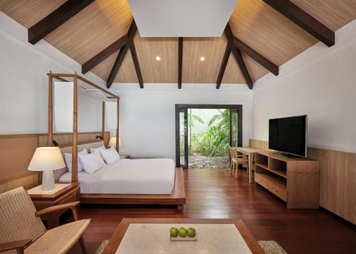 Wellbeing Seafront Pool Villas
