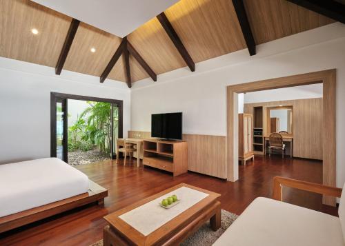 Wellbeing Seafront Pool Villas