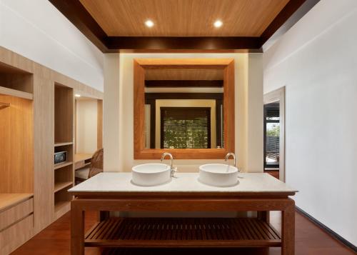 Wellbeing Seafront Pool Villas