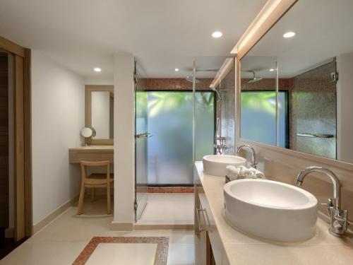 Seaview Hillside Pool Suite