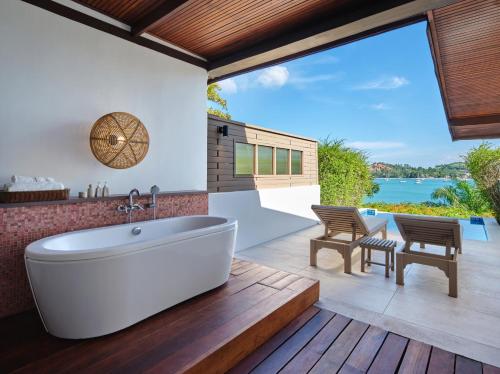 Seaview Hillside Pool Suite