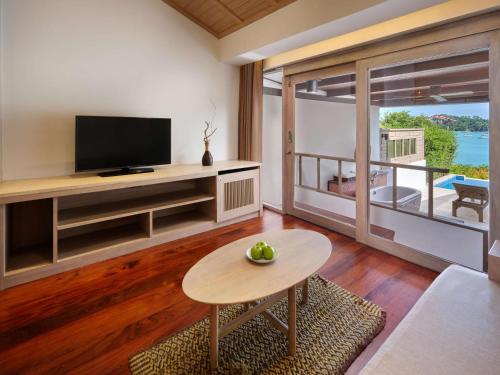 Seaview Hillside Pool Suite