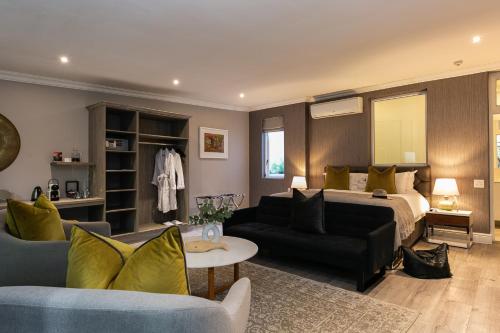 Heritage Deluxe Family Room with Balcony