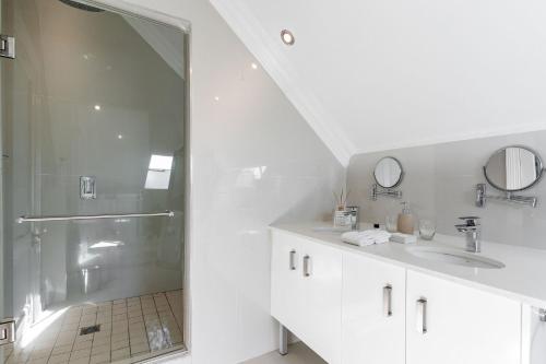 Interleading Family Suite 1