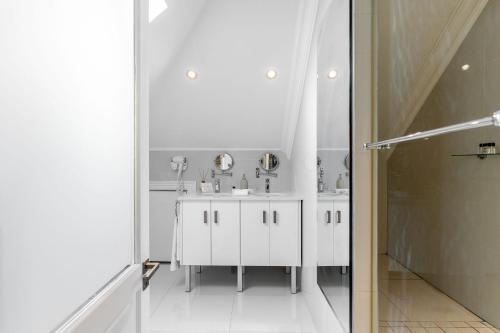 Interleading Family Suite 1