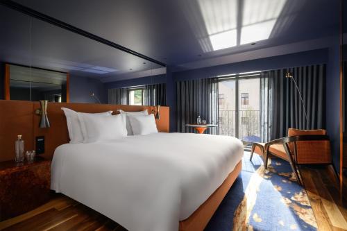 Superior King Room with Pool View