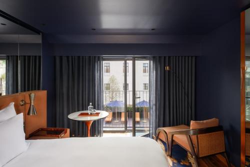 Superior King Room with Pool View