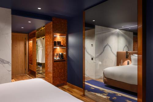 Deluxe King Room with River View