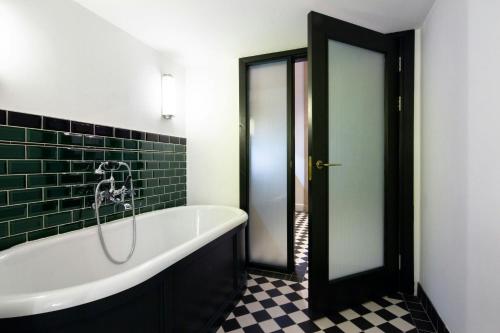 Family King Suite with City View