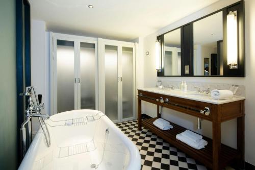 One-Bedroom Suite with King or Double Bed