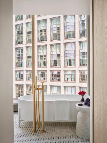 Signature Corner King Room