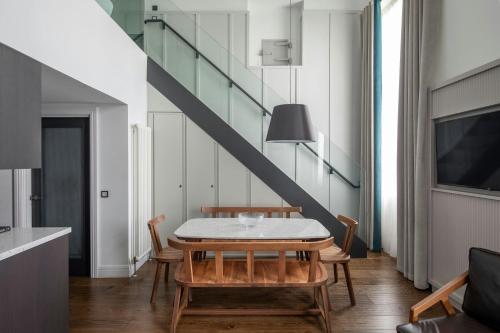 One-Bedroom Loft King Suite
