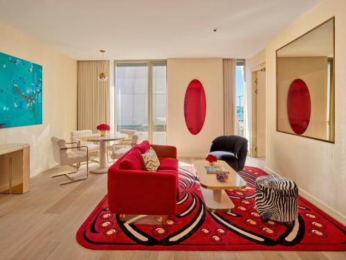 Deluxe One-Bedroom Suite (ADA)