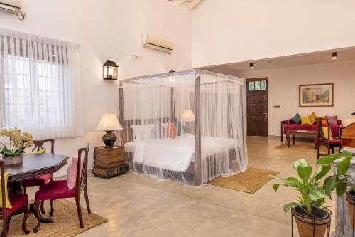 Deluxe Suite with Spa Bath