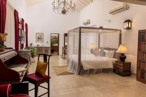 Deluxe Suite with Spa Bath