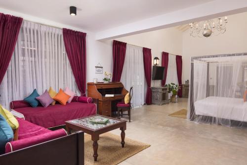 Deluxe Suite with Spa Bath