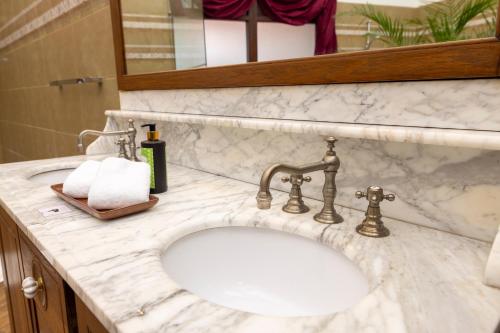 Deluxe Suite with Spa Bath