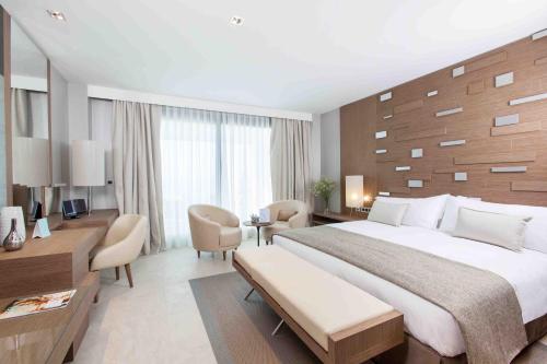 Oasis Deluxe Room