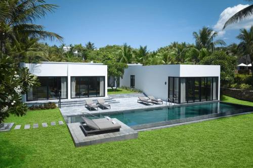 Three-Bedroom Oceanfront Villa with Private Pool
