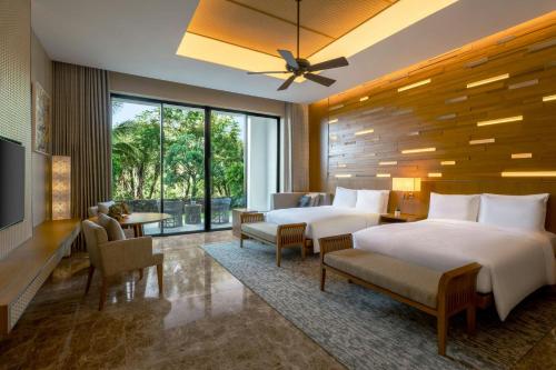 Deluxe Double Room with Two Double Beds and Balcony