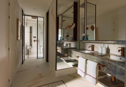 Penthouse Suite Two Bedrooms with Sea View
