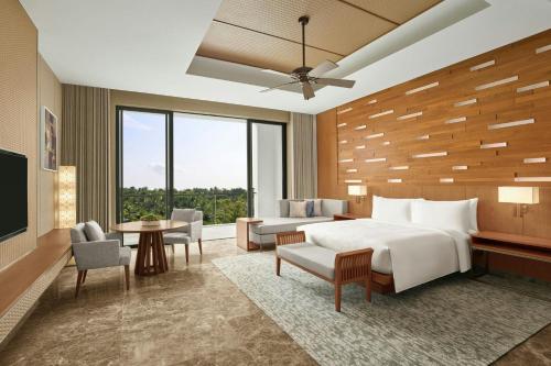 Deluxe King Room with Balcony