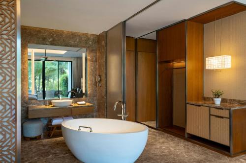 Deluxe King Room with Balcony