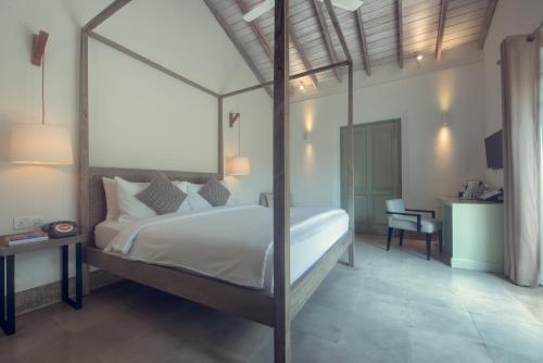 Double Banyan Bedroom