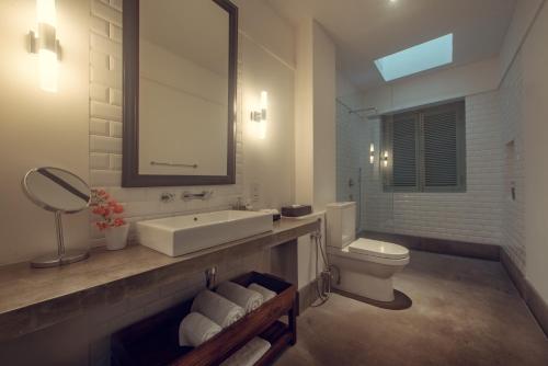 Double Banyan Bedroom