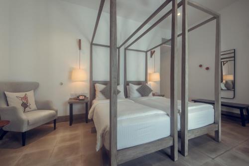 Twin Banyan Bedroom
